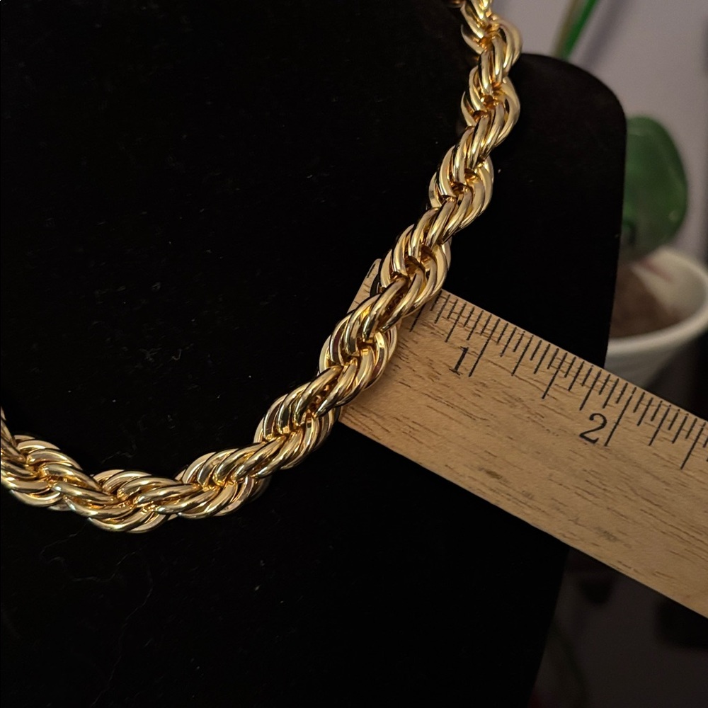 Huge Gold-Tone Rope Chain! - Picture 4 of 6